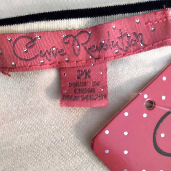 Curve Revolution Tunic Top NWT 2X - Picture 5 of 6